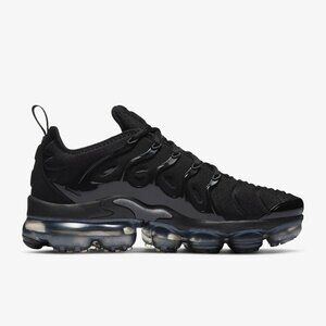 Nike Air VaporMax Plus Women's Shoe - Black 9.5